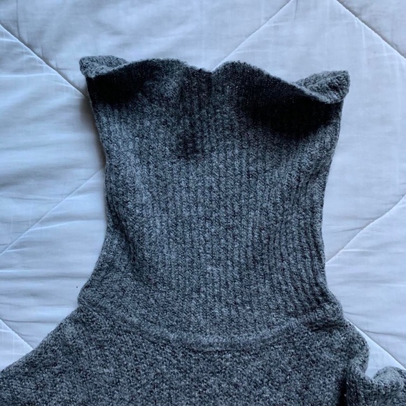 Women's gray long sleeved turtleneck sweater, size small, from Chic by Jacob - Picture 3 of 3